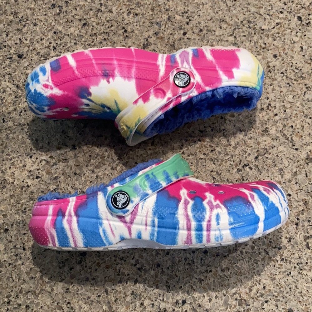 Size J3 Tie Dye Lined Crocs - Picture 2 of 9